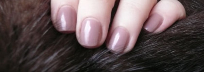 Нежный и разный Essie Demure Vixen