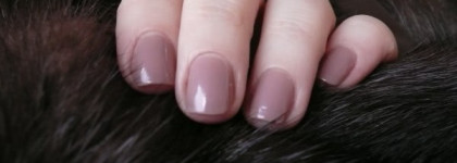 Нежный и разный Essie Demure Vixen