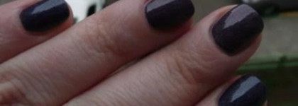 Двухцветный маникюр A-England: Tristam и Lady of Lake