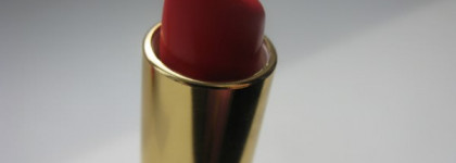 Помада Rimmel Color Show Off 140 Kiss Me