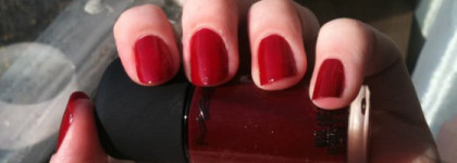 Коллекция лаков для ногтей: осень-зима 2010-2011 от MAC и Alessandro (добавлены свотчи)