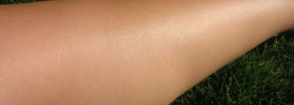 Shimmering dry oil Honey Bronze. № 01 honey kissed. The Body Shop. и Bronzing powder shade: light matte №01. The Body Shop. (добавлены фото пудры)