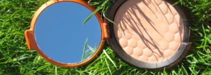 Shimmering dry oil Honey Bronze. № 01 honey kissed. The Body Shop. и Bronzing powder shade: light matte №01. The Body Shop. (добавлены фото пудры)