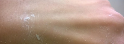 Aveda Tourmaline Charged Radiant Skin Refiner - скраб для лица с турмалином.     Рассказ из серии "Органическая косметика, которая работает"