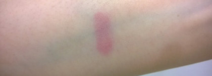 Классические красные помады Dior 999 и Serge Lutens 01. Есть ли разница между люксом и нишей?