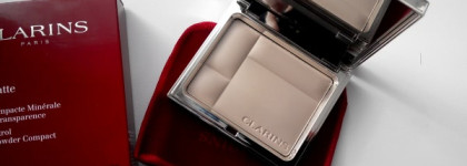 Моя подружка Clarins Ever Matte Shine Control Mineral Powder Compact №01 Transparent Light