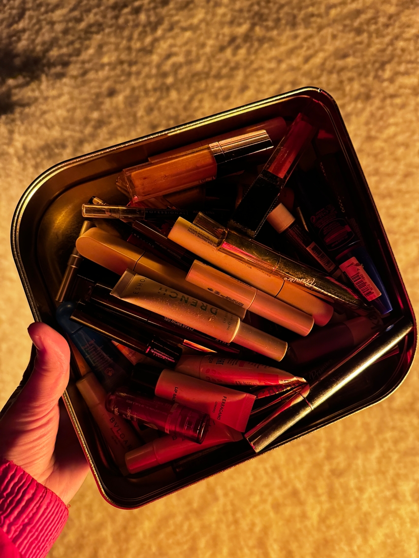 Вот такая у меня коробочка с всем что закончилось за год.