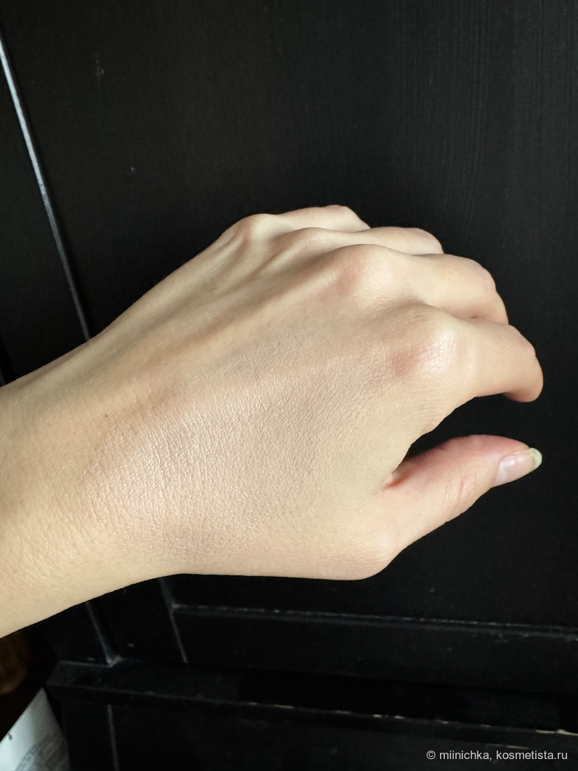 Очень легко распределяется, дает легкий сатиновый финиш