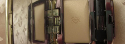 Золотисто-шоколадные тени. Возможно, что и похожие, но с разнообразными эффектами