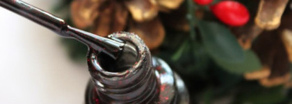 Черные туфли на высоком каблуке с красной подошвой или China Glaze Nail Lacquer # 77064 Lubu Heels