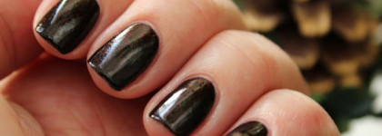 Черные туфли на высоком каблуке с красной подошвой или China Glaze Nail Lacquer # 77064 Lubu Heels