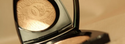 Моя частичка весны 2013 от Chanel  - Chanel Poudre Signée De Chanel Illuminating powder