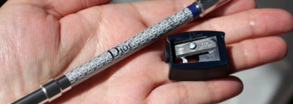Васильковый карандаш для глаз или Dior Crayon Eyeliner Waterproof в оттенке 254 Captivating Blue