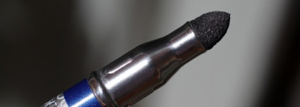 Васильковый карандаш для глаз или Dior Crayon Eyeliner Waterproof в оттенке 254 Captivating Blue