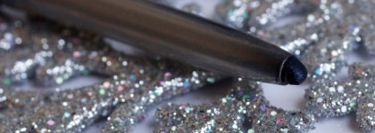 Мне захотелось настоящий синий карандаш, и я выбрала - Clinique Quickliner For Eyes Intense # 08 intense midnight