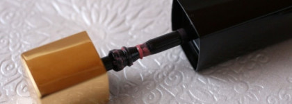 Совсем не ужасный, а даже очень прекрасный Chanel Rouge Allure Gloss Colour And Shine Lipgloss In One Click # 15 Sensible