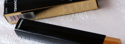 Совсем не ужасный, а даже очень прекрасный Chanel Rouge Allure Gloss Colour And Shine Lipgloss In One Click # 15 Sensible