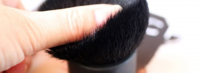 Две стильные штучки для макияжа от Givenchy - кисть кабуки и кисть для пудры, которая на самом деле для румян