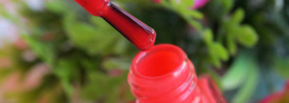 Очень летний лак YSL Nail Polish # 4 Corail Colisee