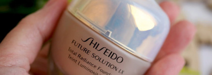 Shiseido Future Solution LX Total Radiance Foundation SPF 15 в оттенке I20