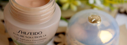 Shiseido Future Solution LX Total Radiance Foundation SPF 15 в оттенке I20