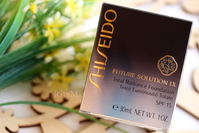 Shiseido Future Solution LX Total Radiance Foundation SPF 15 в оттенке I20
