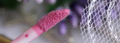 Мой первый блеск для губ Dolce & Gabbana Intense Colour Gloss в оттенке # 65 raspberry