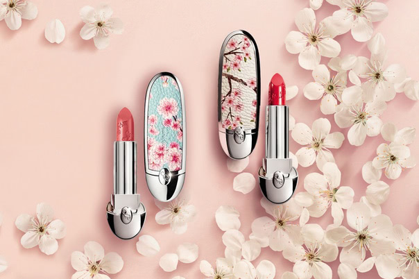 Весна Guerlain. Cherry Blossom Rouge G De Guerlain #62 + Cherry Blossom Rouge G De Guerlain Case. Бонус - лимитированные футляры Guerlain Rouge G прошлых лет