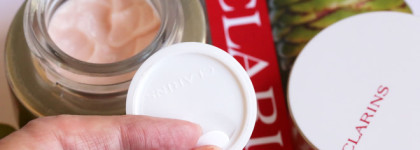 С пометкой 60+. Clarins Nutri-Lumière - питательный уход за лицом, придающий сияние зрелой коже