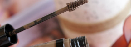 Профессионалы MAC для оформления бровей - Eye Brows Styler и Eye Brows Big Boost Fibre Gel в оттенке # brunette