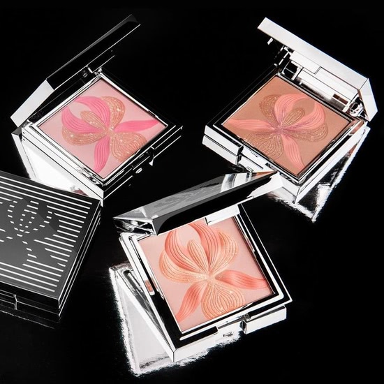 Sisley L'Orchidee Corail highlighter blush with white lily # 3 - румяна-хайлайтер с белой лилией и чудесным летним оттенком