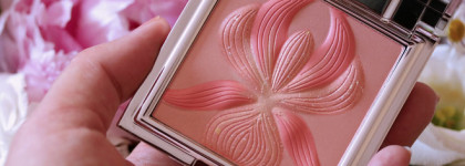 Sisley L'Orchidee Corail highlighter blush with white lily # 3 - румяна-хайлайтер с белой лилией и чудесным летним оттенком
