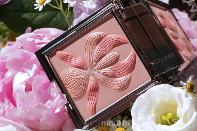 Sisley L'Orchidee Corail highlighter blush with white lily # 3 - румяна-хайлайтер с белой лилией и чудесным летним оттенком