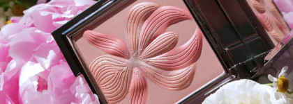 Sisley L'Orchidee Corail highlighter blush with white lily # 3 - румяна-хайлайтер с белой лилией и чудесным летним оттенком