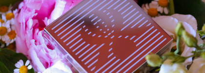 Sisley L'Orchidee Corail highlighter blush with white lily # 3 - румяна-хайлайтер с белой лилией и чудесным летним оттенком