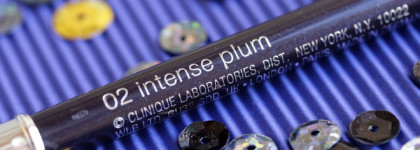 Clinique Quickliner For Eyes Intense в оттенке # 02 plum intense - стойкий автоматический карандаш для глаз