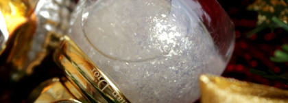 Новогодний Dior Diorific Glittery Top Coat # 001 Golden Snow из рождественской коллекции Dior Golden Nights Holiday 2020 Collection