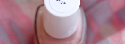 Если я не знаю, каким лаком накрасить ногти, то можно смело это сделать Essie nail lacquer # 40 demure vix