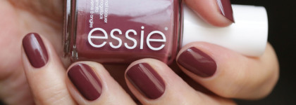 Essie nail lacquer # 42 angora cardi