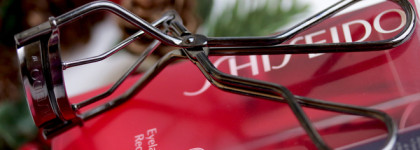 Если у вас тонкие спутанные ресницы, то есть решение - керлер для ресниц