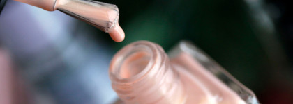 Маникюры зимы: возвращение к забытым лакам