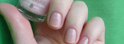 Дикая роза и спелая малинка. Лаки French Manicure № 445 и Lycra Pro № 296 от Rimmel