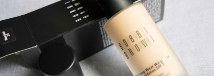 Bobbi Brown Skin Long-Wear Weightless Foundation - Устойчивое тональное средство (очень дотошный отзыв)