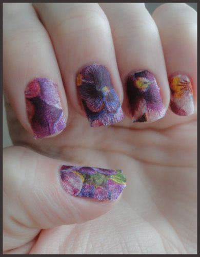 Выбор сюжета гжельской росписи для дизайна нарощенных ногтей.