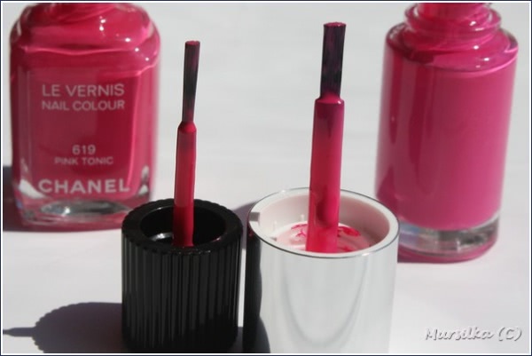 Две фуксии: инновационный Clinique a different nail enamel # 04 Hi Sweetie против