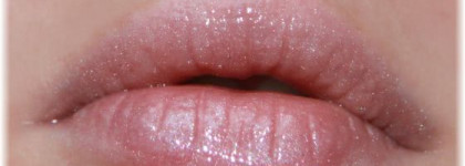 Помады и блески для губ Lumene