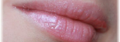 Помады и блески для губ Lumene