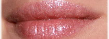 Помады и блески для губ Lumene