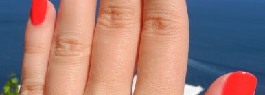 Два ярких лака для отпуска на море