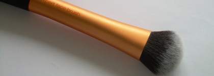 Кисть Real Techniques by Sam and Nic Chapman Expert face brush your base/flawless